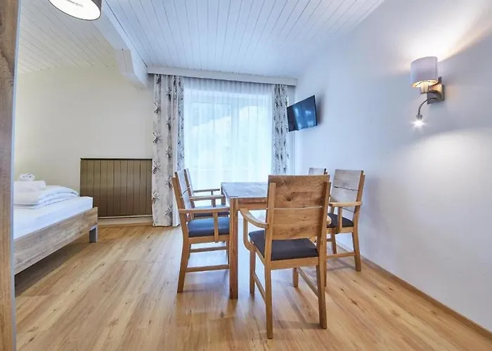 Haus Alexander, Jokercard Included *