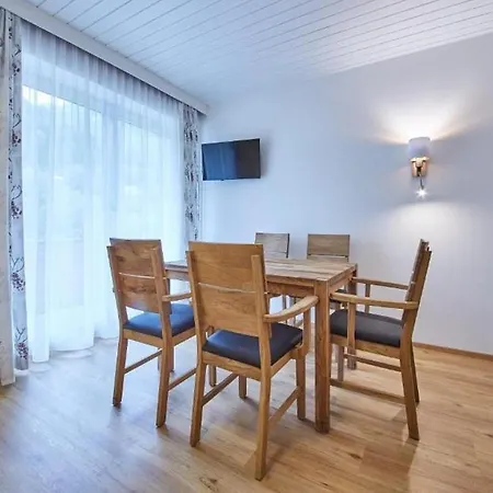 Haus Alexander, Jokercard Included