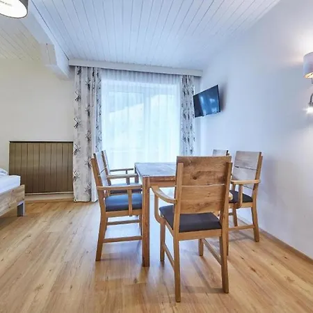 Haus Alexander, Jokercard Included *