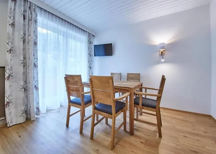 Haus Alexander, Jokercard Included